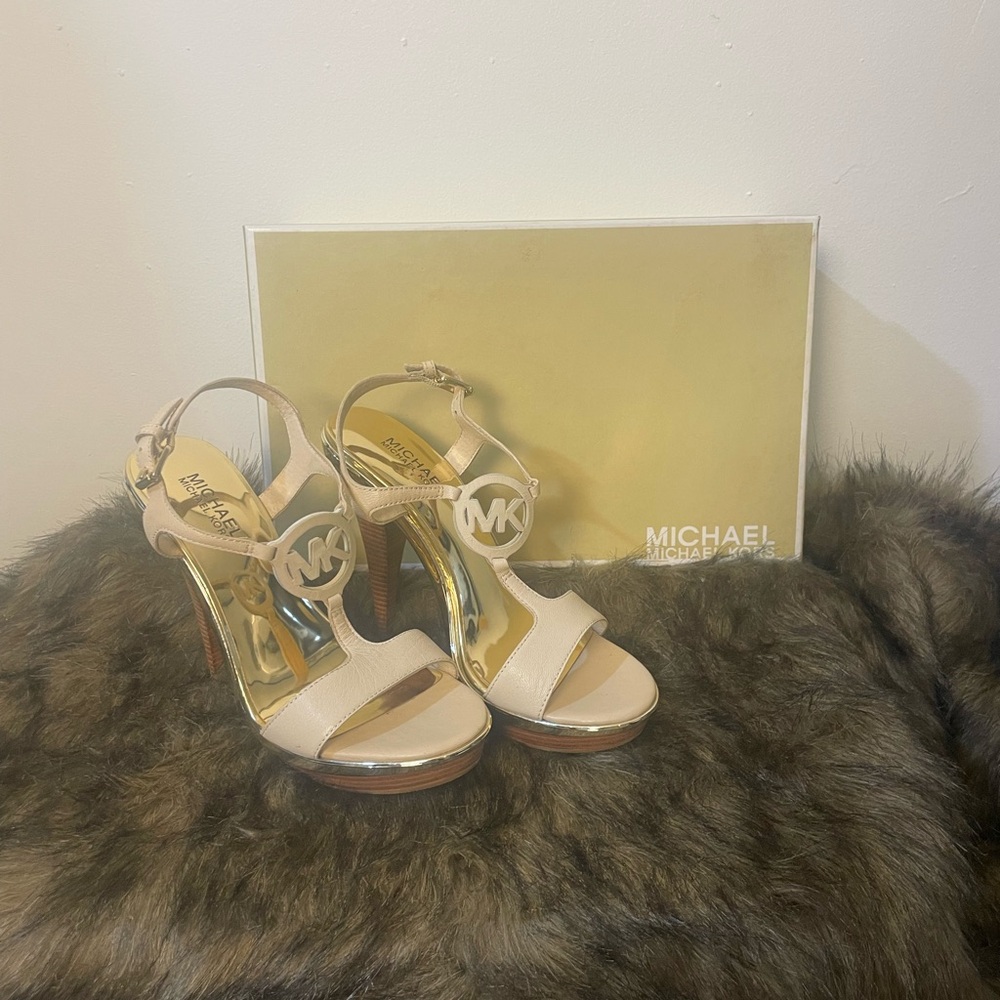 Michael Kors Women's Cream Sandals - Picture 4 of 6